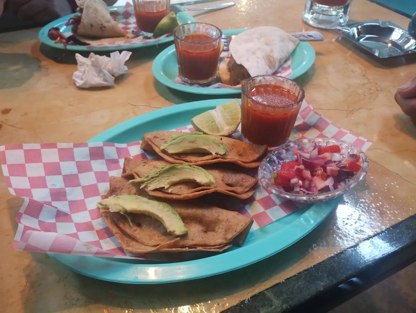 Mesa con comida